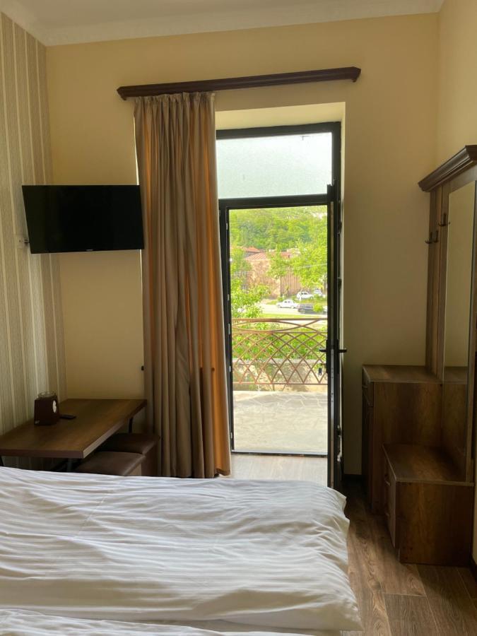 Yolyans Hotel Goris Ngoại thất bức ảnh