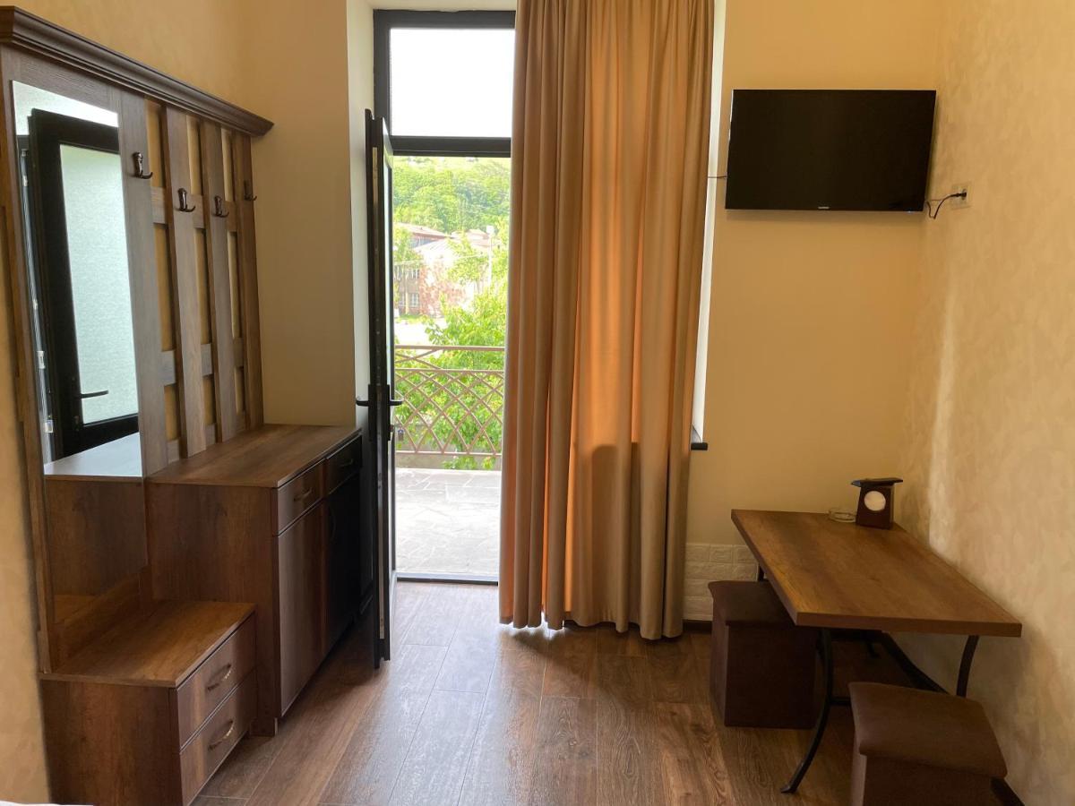 Yolyans Hotel Goris Ngoại thất bức ảnh