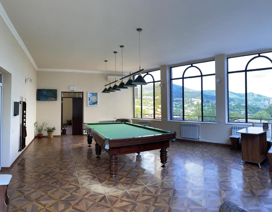 Yolyans Hotel Goris Ngoại thất bức ảnh