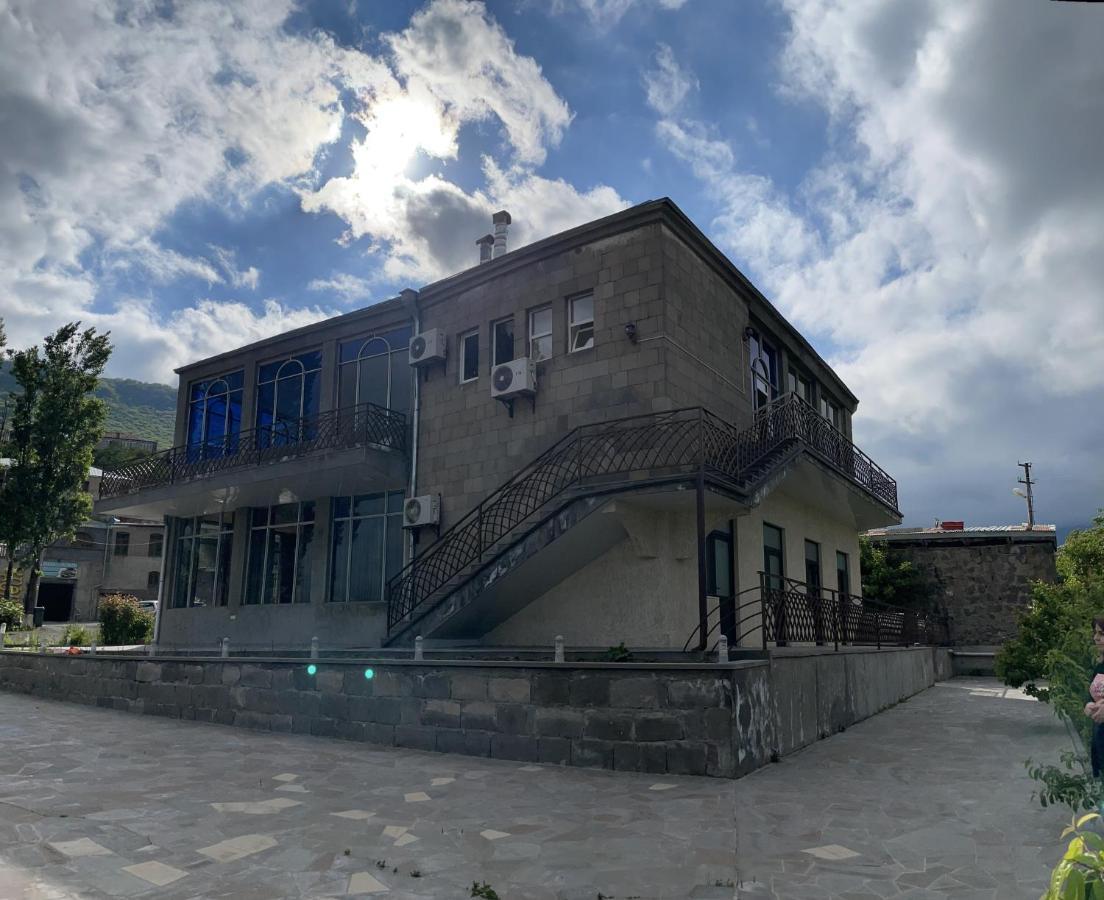 Yolyans Hotel Goris Ngoại thất bức ảnh