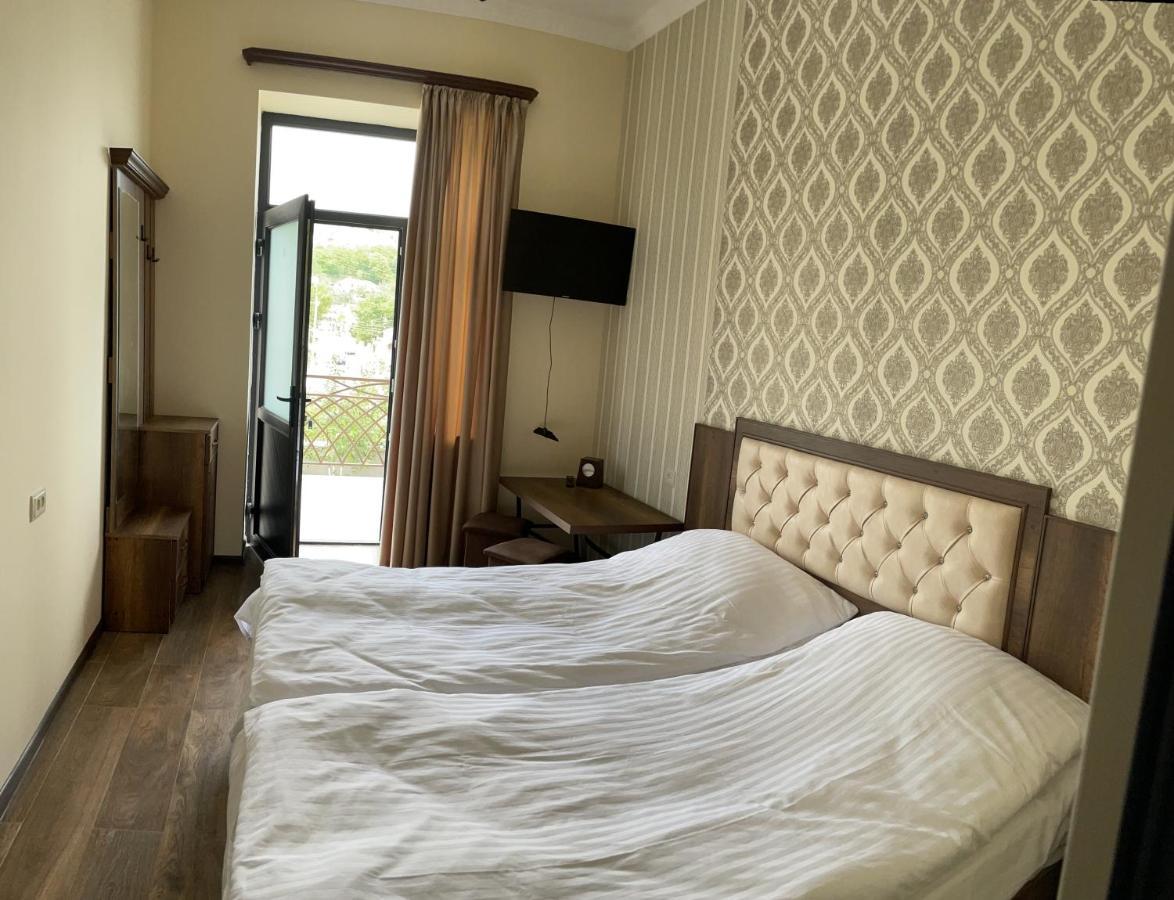 Yolyans Hotel Goris Ngoại thất bức ảnh