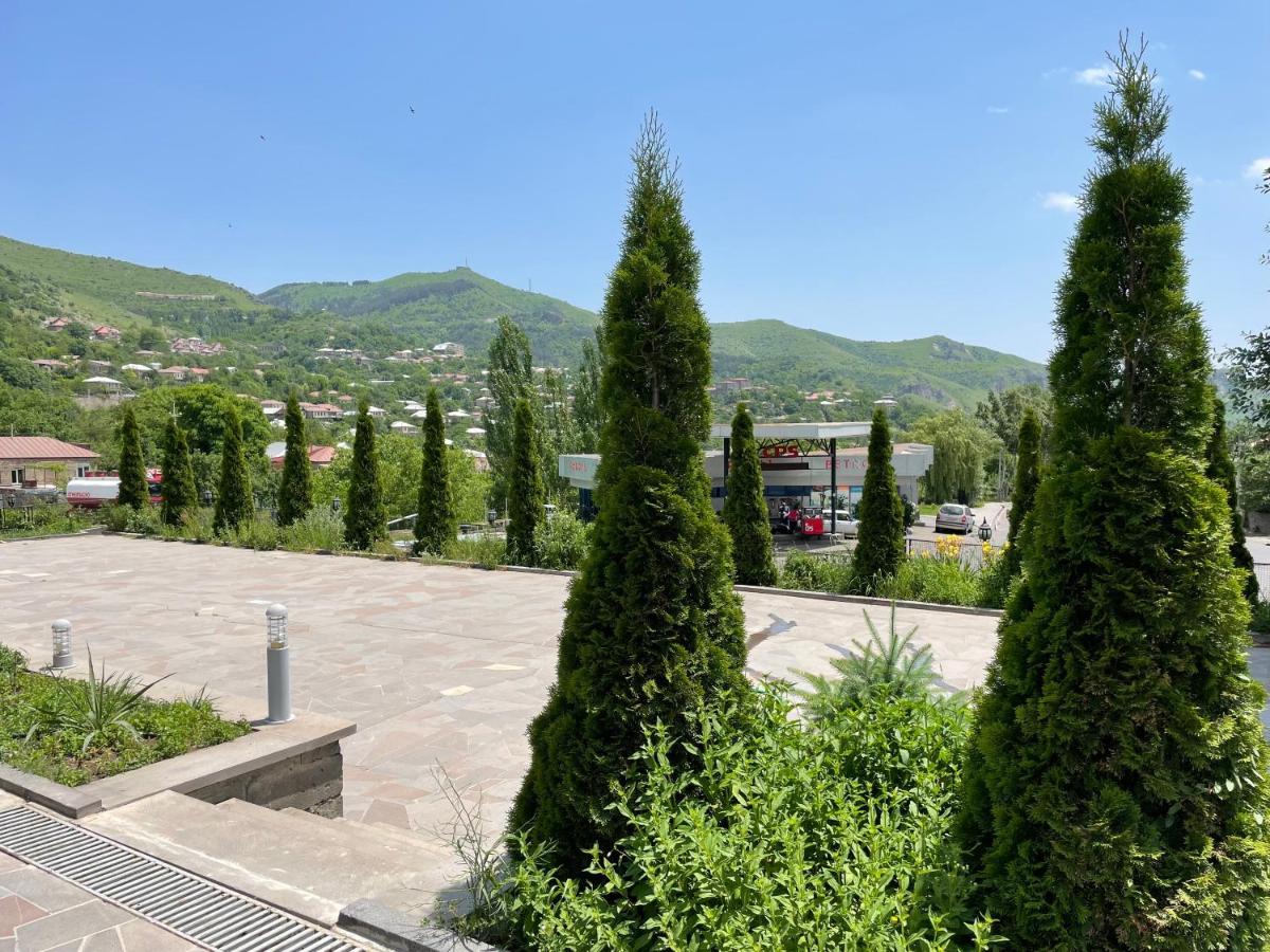 Yolyans Hotel Goris Ngoại thất bức ảnh